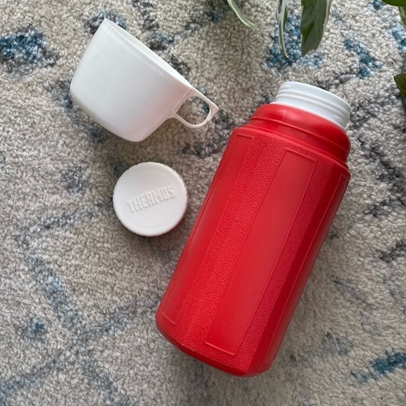 Vintage thermos | plastic | made in Canada - Picture 6 of 6